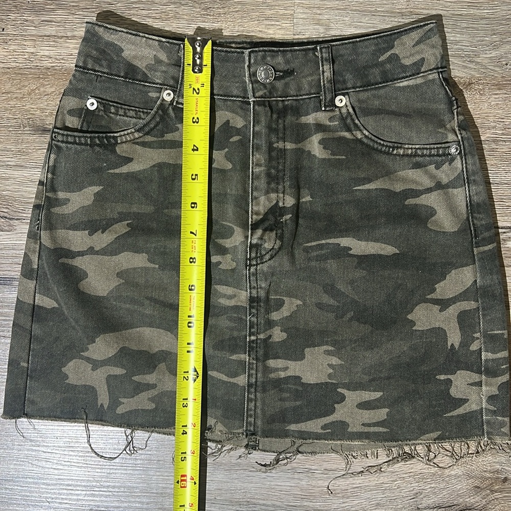 TOPSHOP
Moto Camouflage Denim Skirt Size 0 - Picture 5 of 9